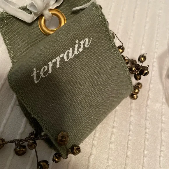 NWT Anthropologie/Terrain gold/brass jingle bell garland - Picture 2 of 6